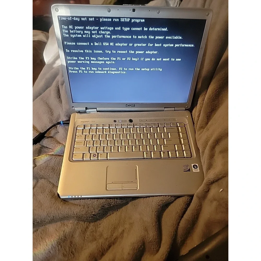 Dell Inspiron 1525 Laptop — READ